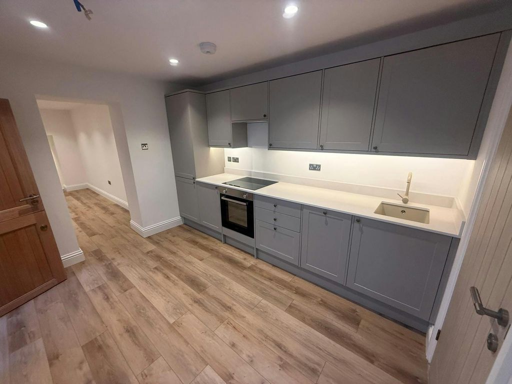 Property photo 2 of 12 2Eb36c46-E6E9-45d3-8F84-272A0Abb219E.Jpg