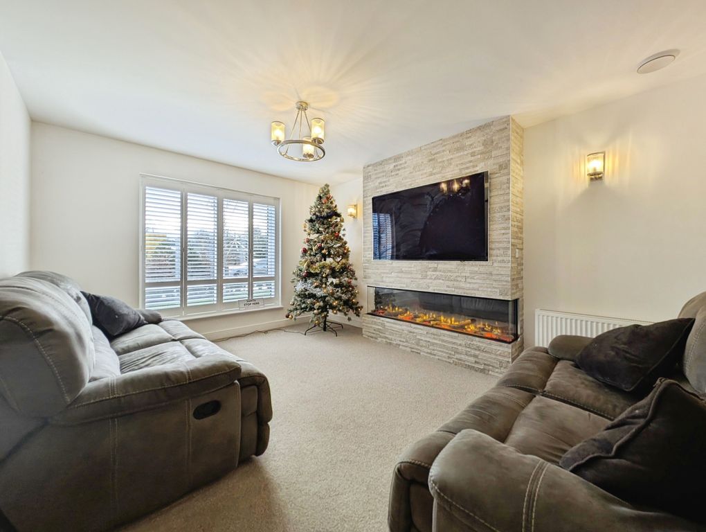 Property photo 3 of 19 0023