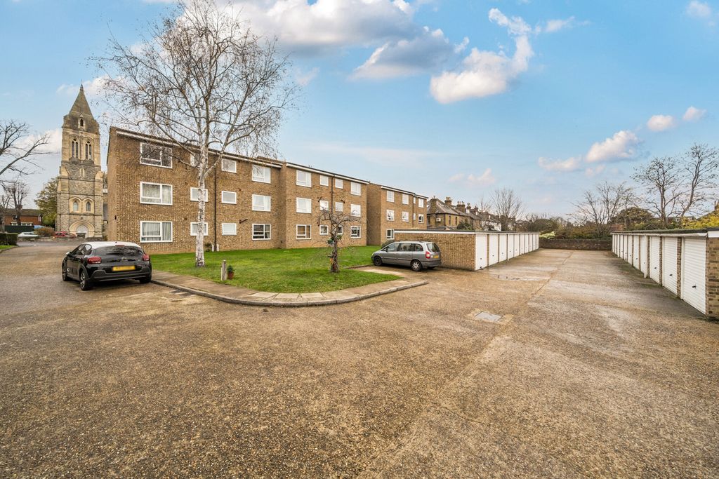 Property photo 1 of 9 External