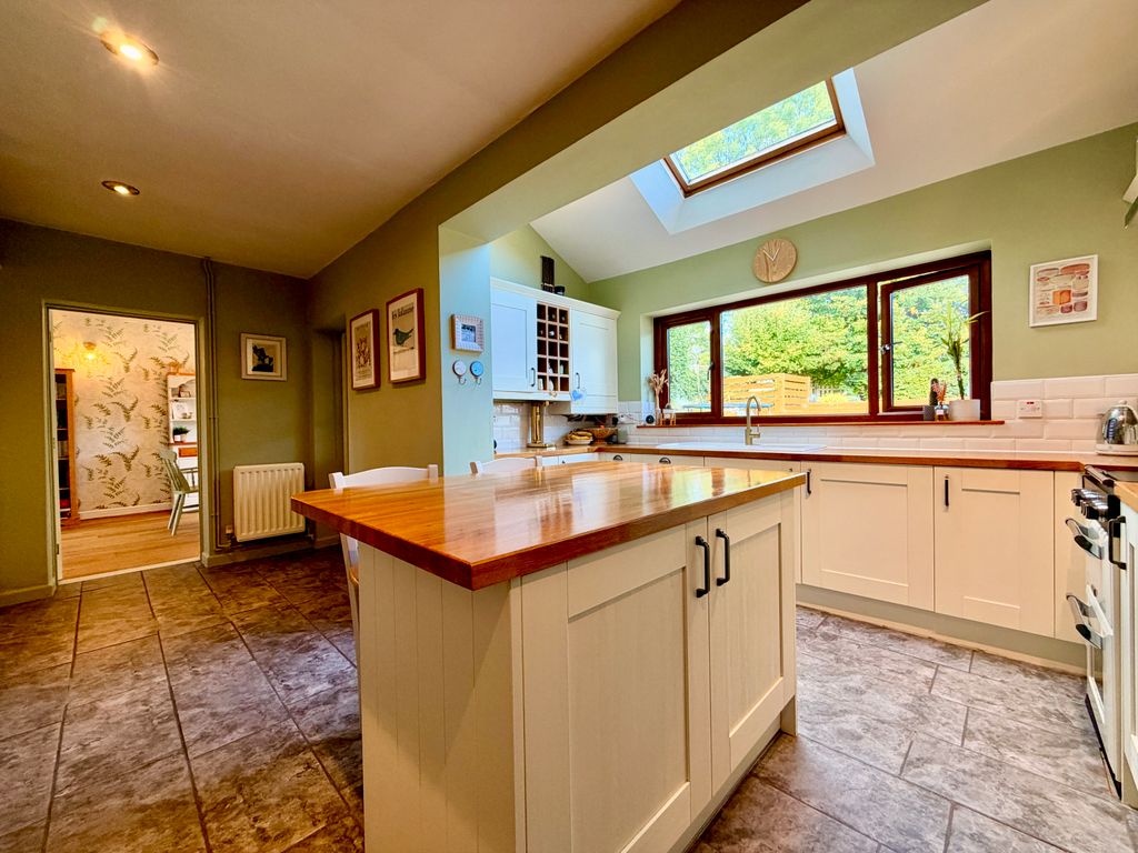 Property photo 2 of 18 Kitchen