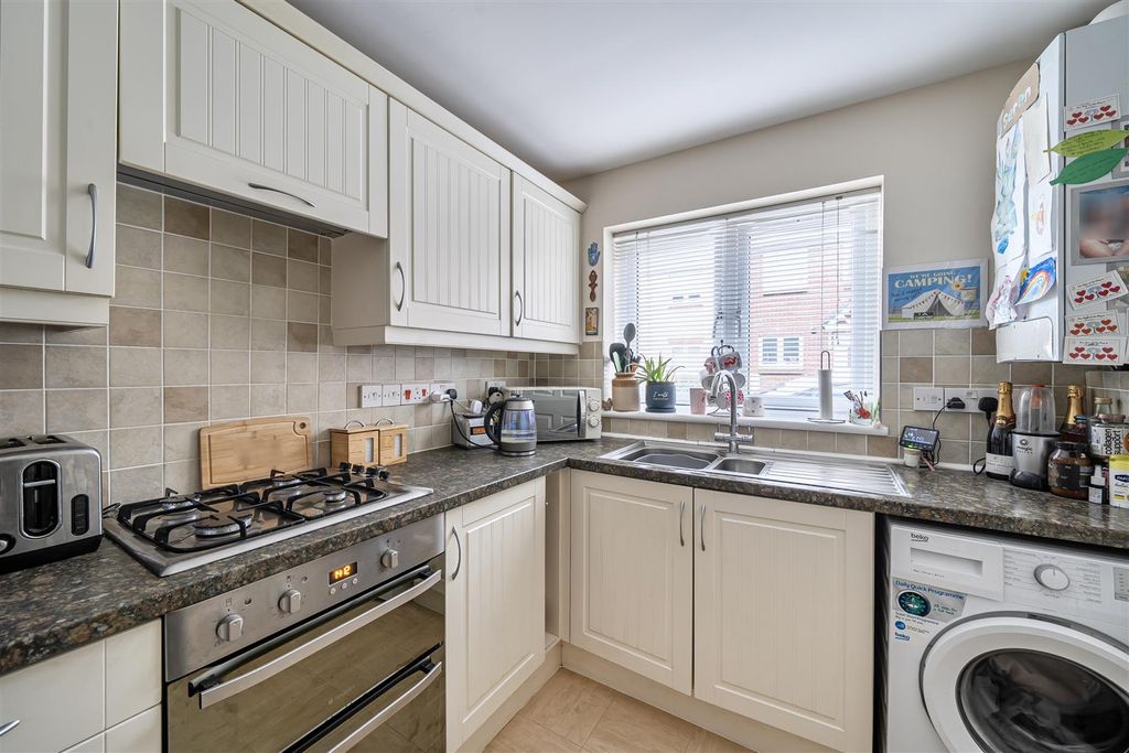 Property photo 2 of 12 Kitchen