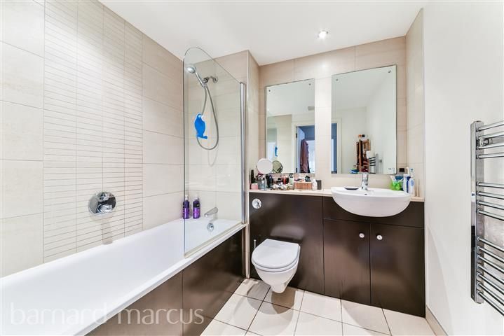 Property photo 2 of 8 Bathroom