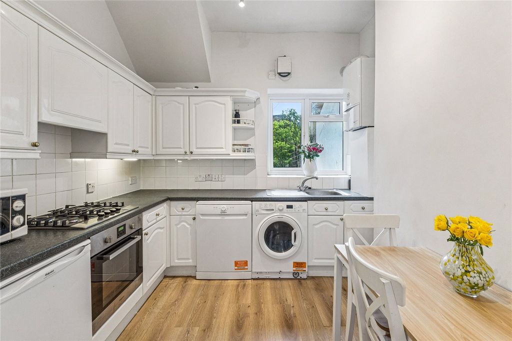 Property photo 1 of 10 Picture No. 14