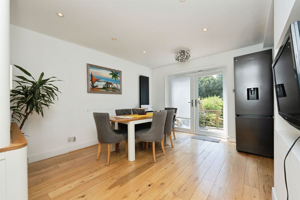 Property photo 3 of 29