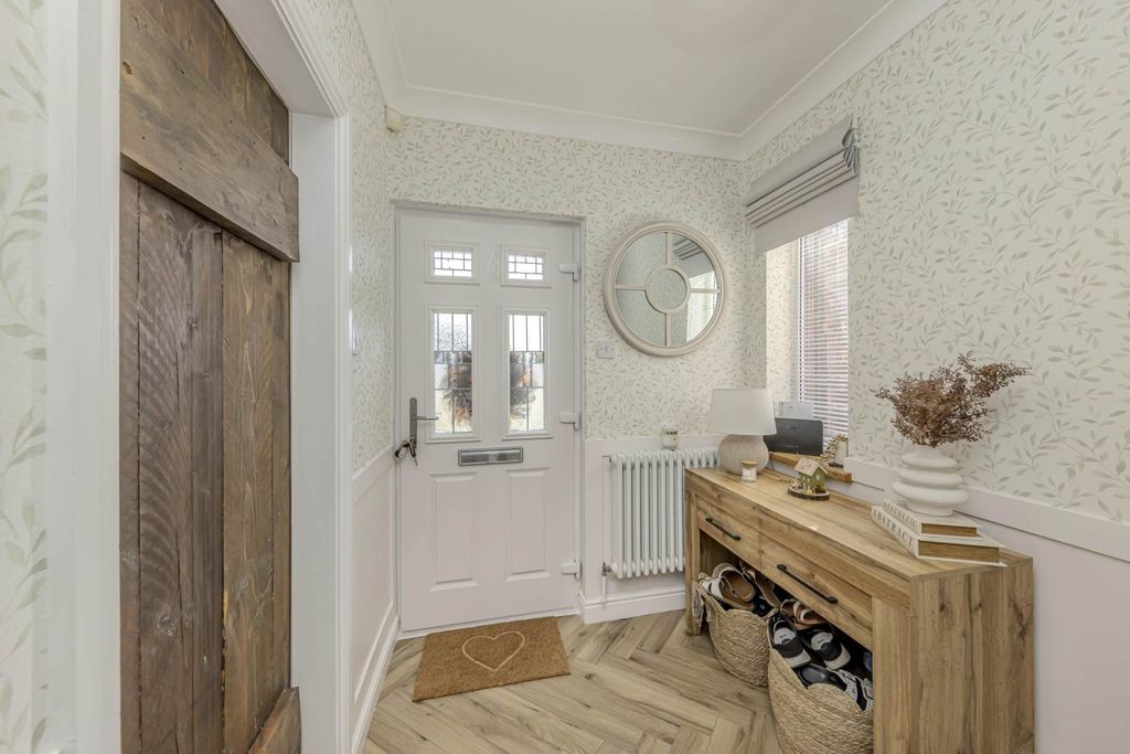 Property photo 2 of 34