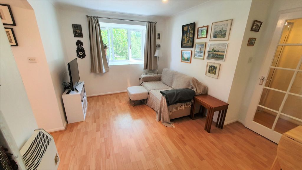 Property photo 3 of 11 Gallery