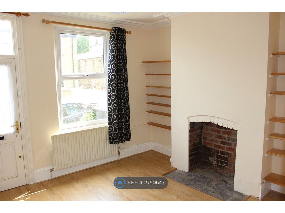 Property photo 3 of 11 Front Room 1