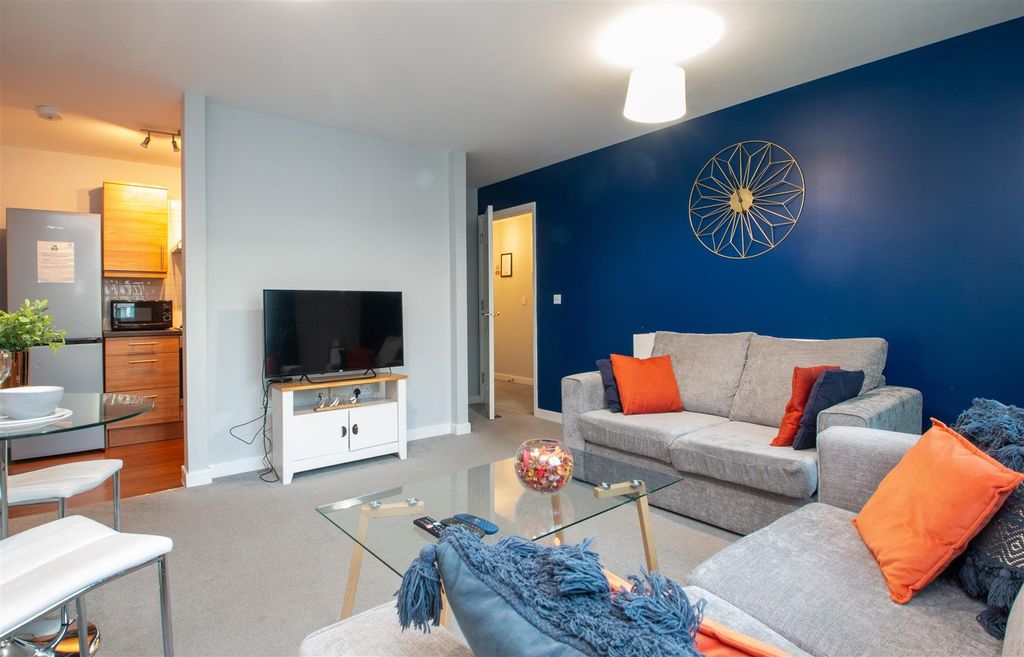 Property photo 1 of 11 32Car_8.Jpg