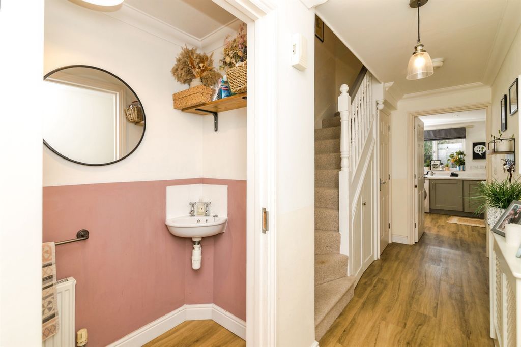 Property photo 2 of 20