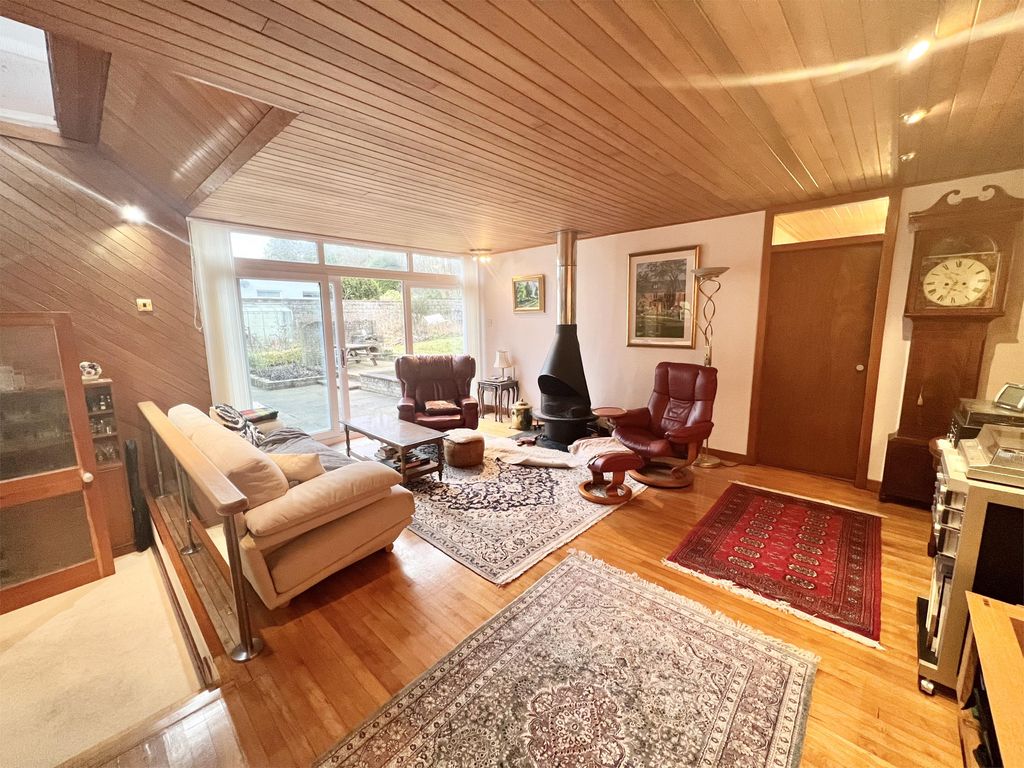 Property photo 3 of 33