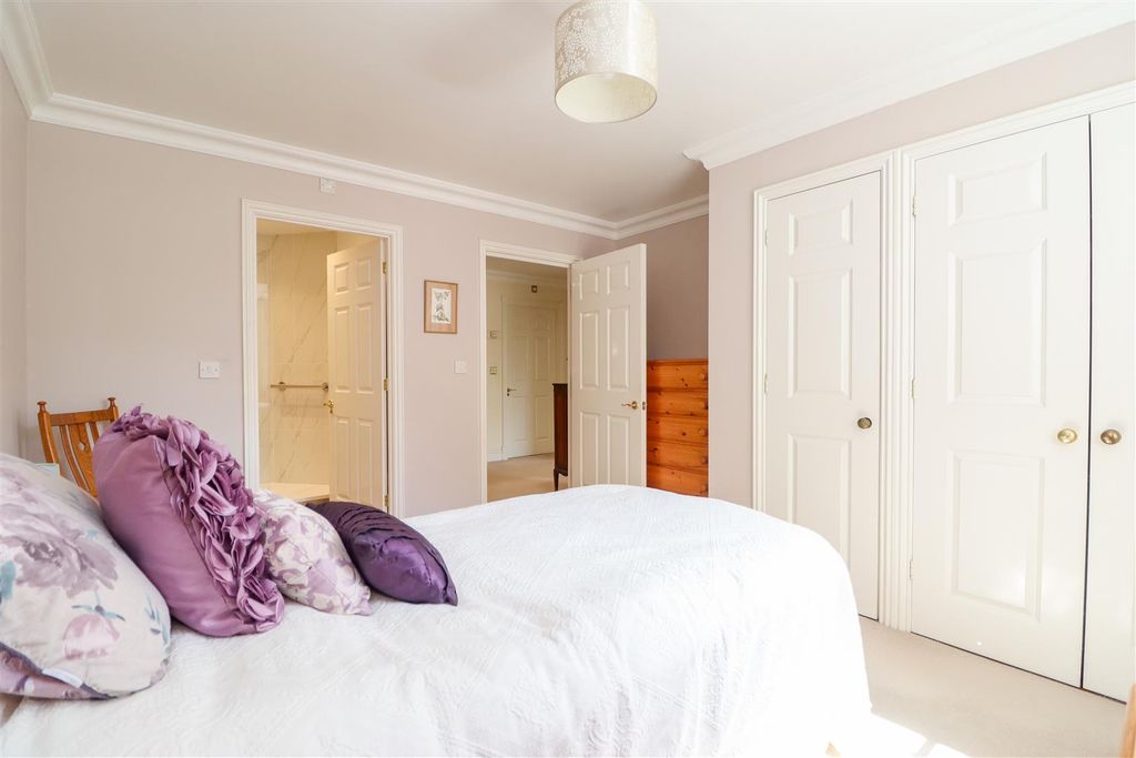 Additional image 13 of 2 bed flat for salePotters Place, Horsham RH12