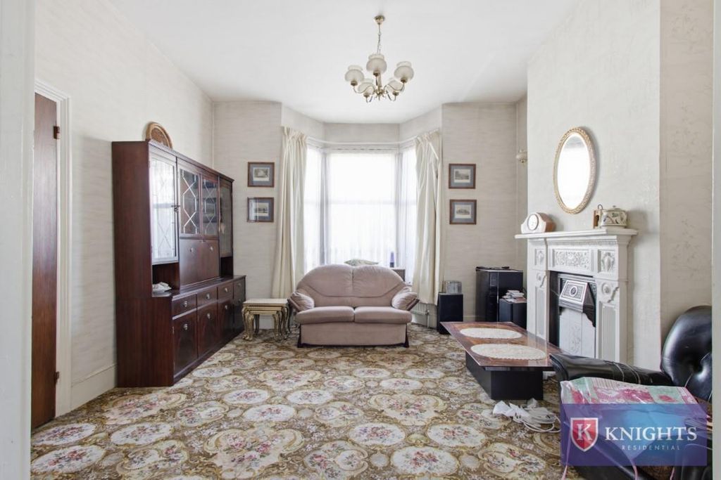 Property photo 2 of 18