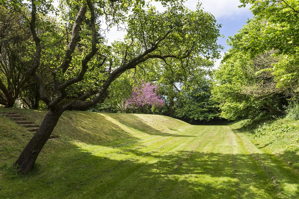 Property photo 2 of 50 House. Partnership