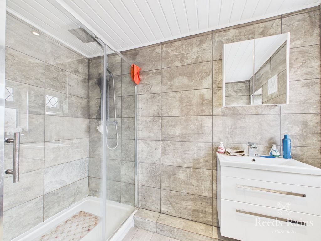 Property photo 3 of 18 Shower Room
