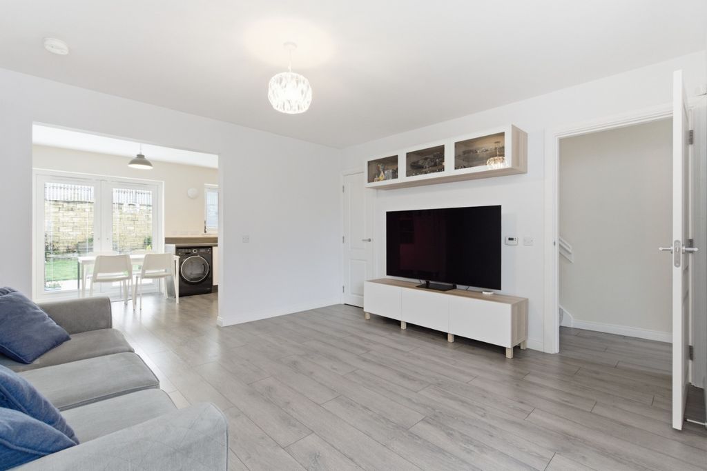 Property photo 3 of 31 4910027