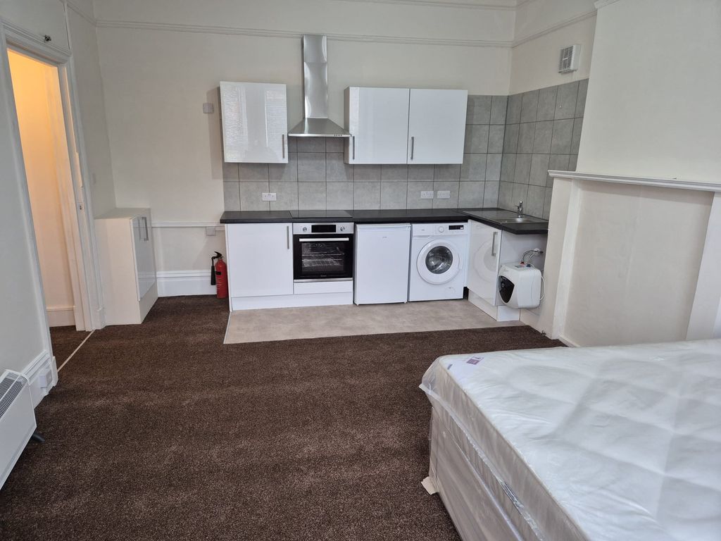 Property photo 1 of 2