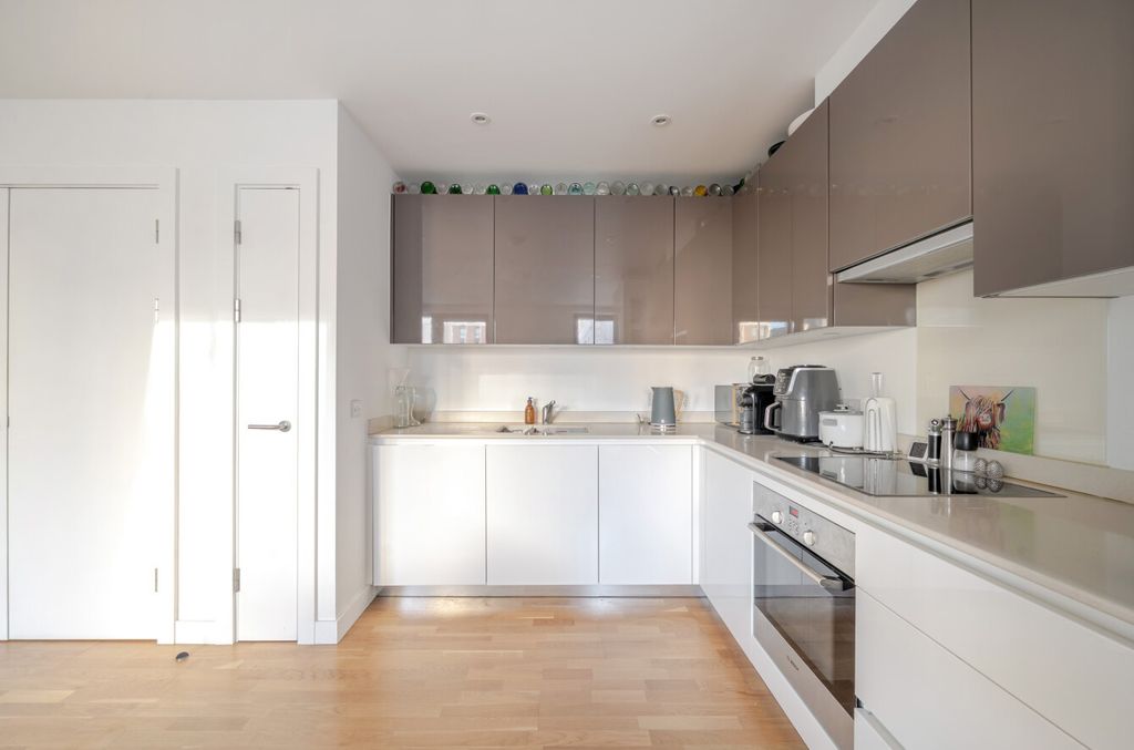 Property photo 2 of 22 1387204-9-693A2F6...