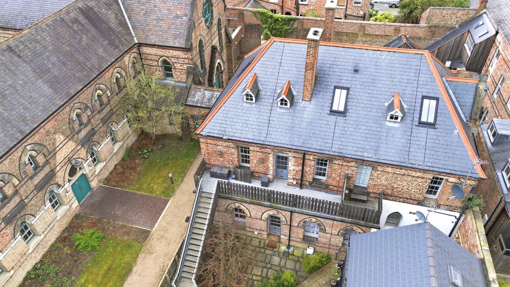 Property photo 2 of 16 Theextern002