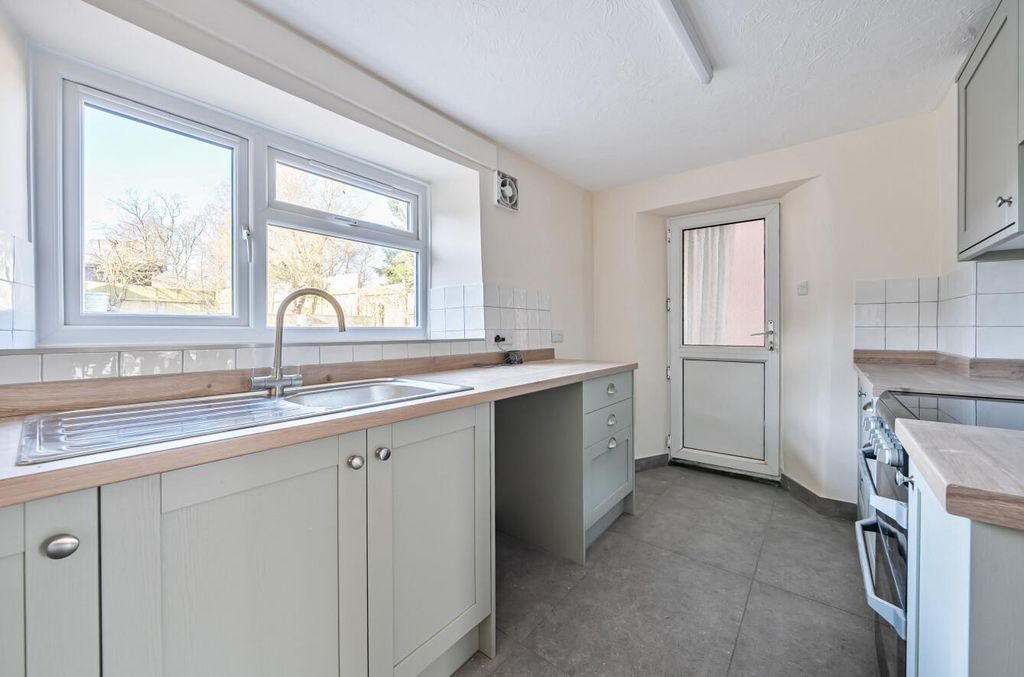 Property photo 3 of 19 Tiverton Seddons