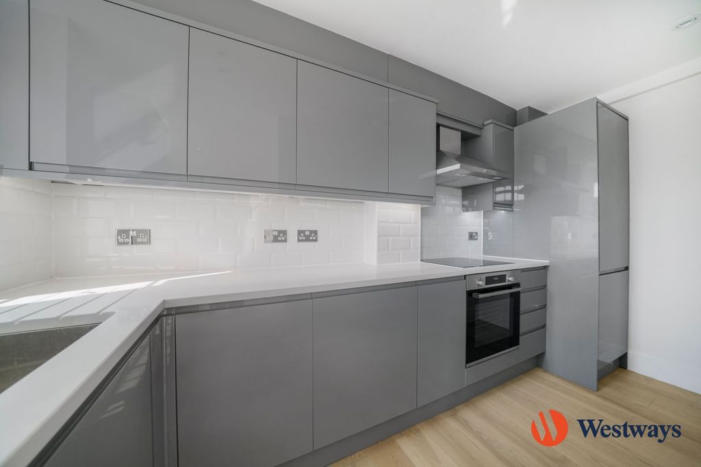 Property photo 3 of 11 Kitchen