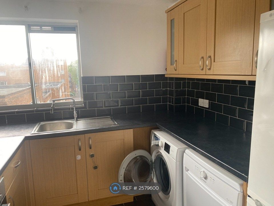 Property photo 3 of 9 Kitchen 2