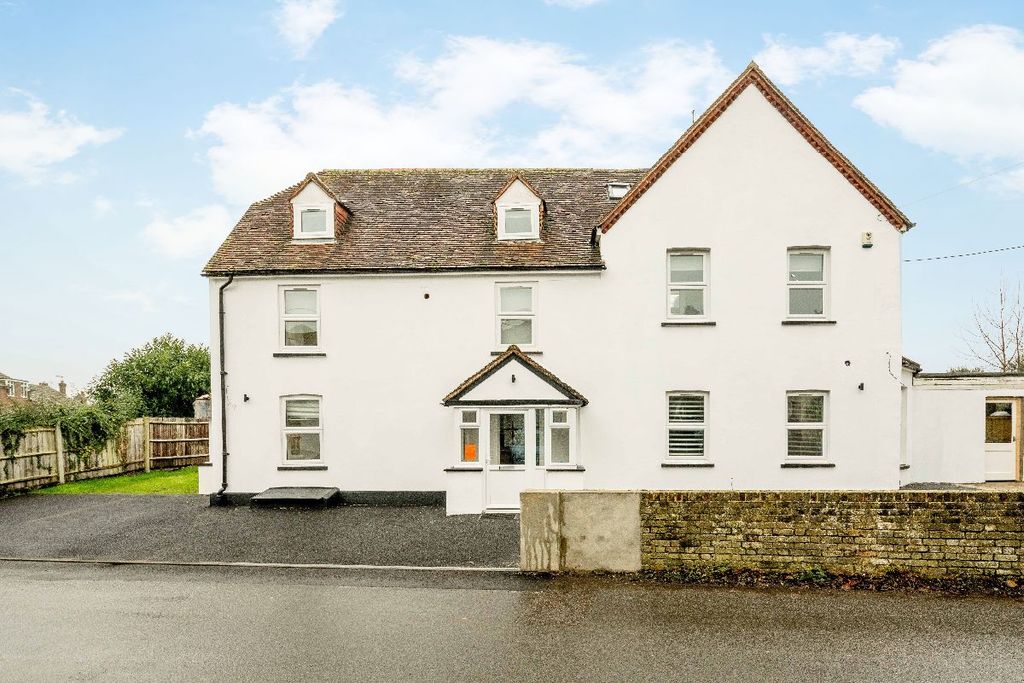 Property photo 2 of 36