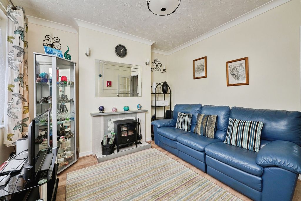 Property photo 3 of 12