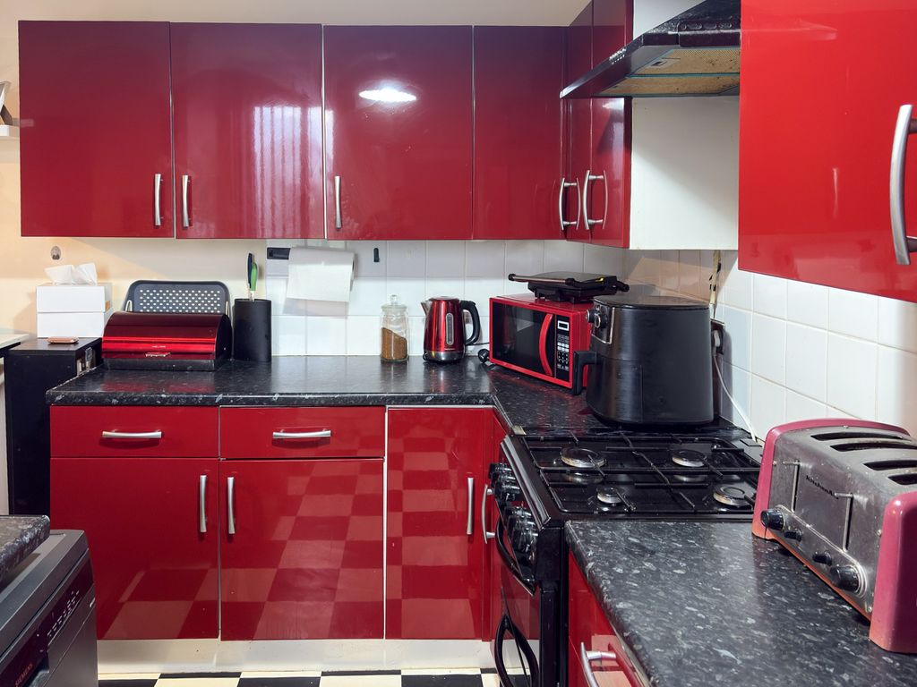 Property photo 3 of 21 Kitchen