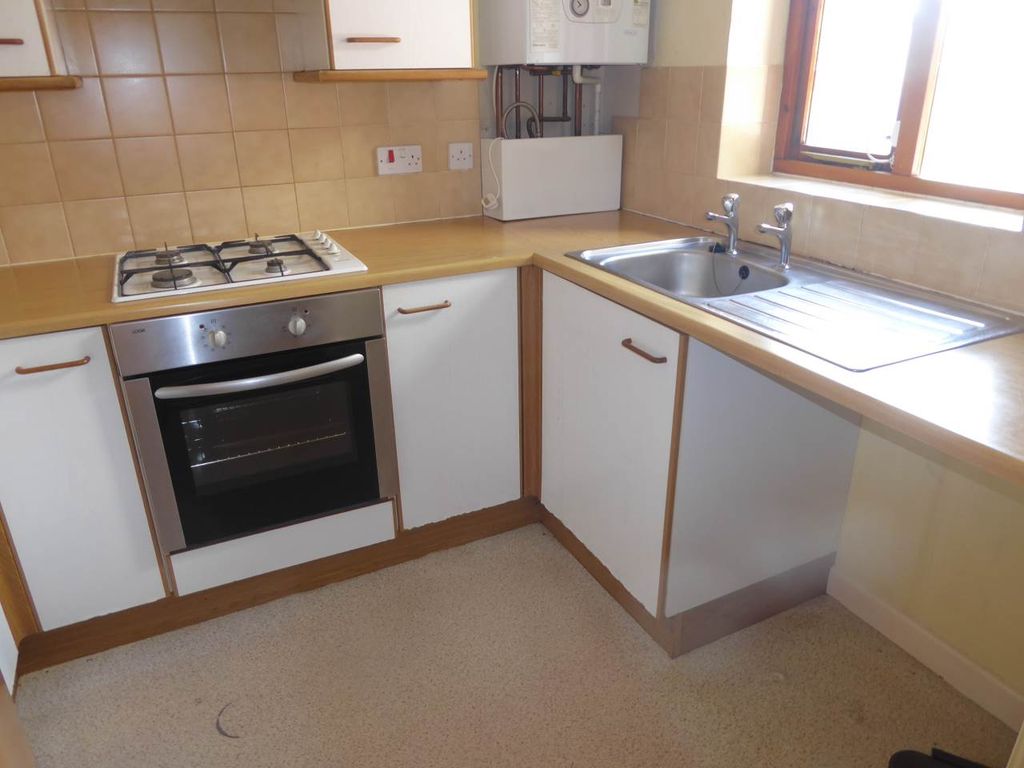 Property photo 3 of 10 Kitchen