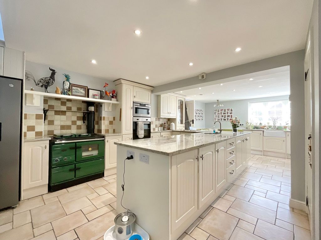 Property photo 3 of 24