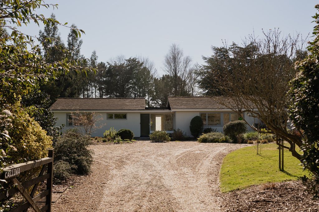 Property photo 1 of 26 332496 - Caluna, 4 North Warren, Aldeburgh-63.Jpg