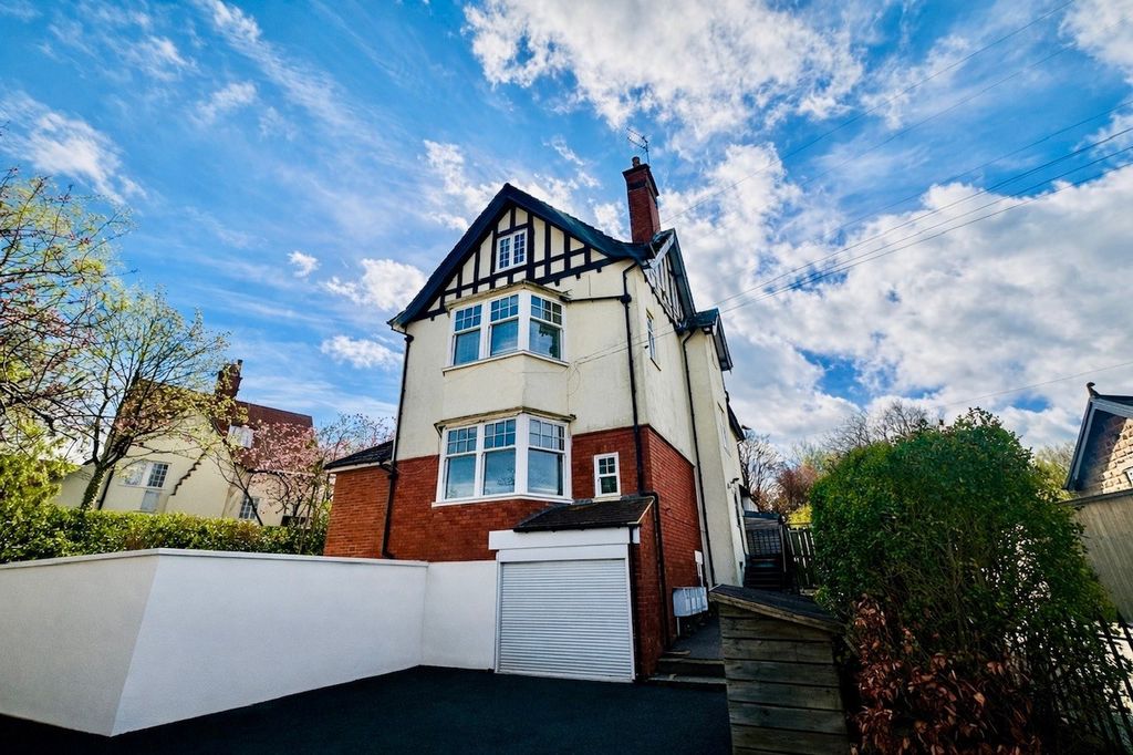 Property photo 1 of 9 Exterior