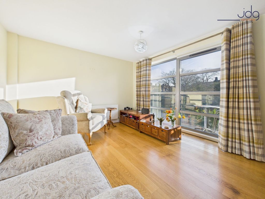 Property photo 3 of 11 Lounge Area