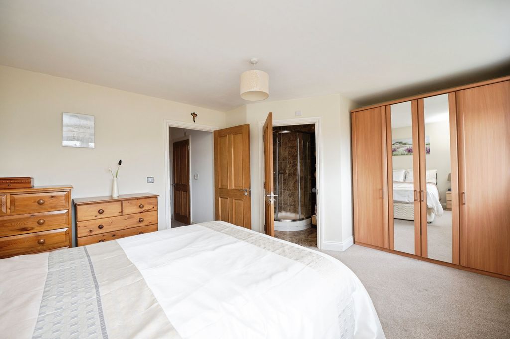 Additional image 13 of 3 bed detached house for saleSpinney Close, Rainham RM13