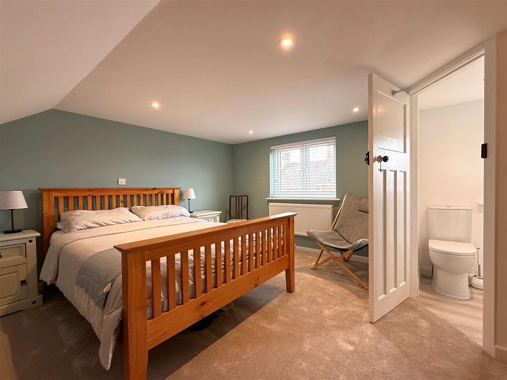 Property photo 2 of 29 Bedroom 1