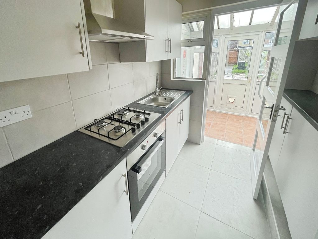 Property photo 3 of 9 Kitchen