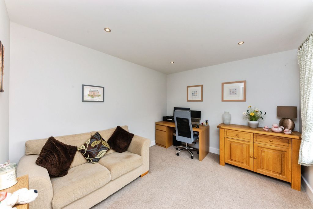 Property photo 3 of 23 Study/Office/Playroom
