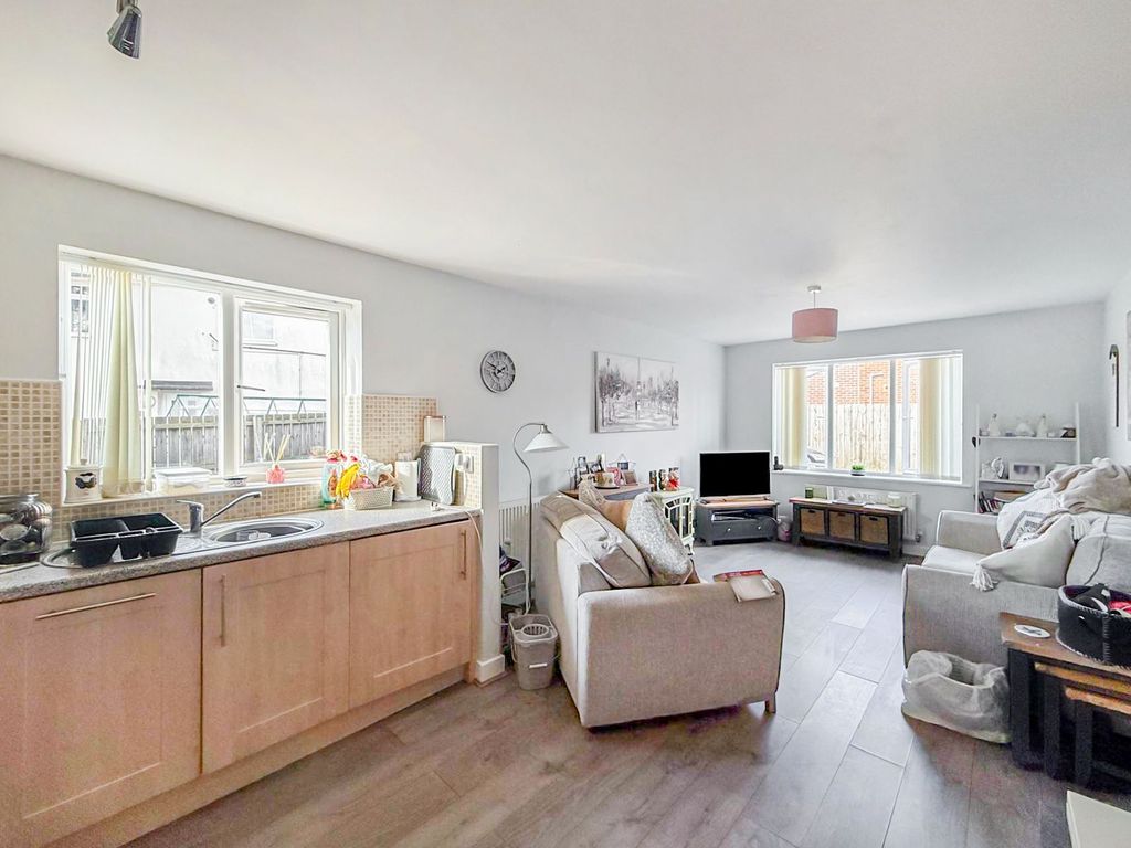 Property photo 2 of 8