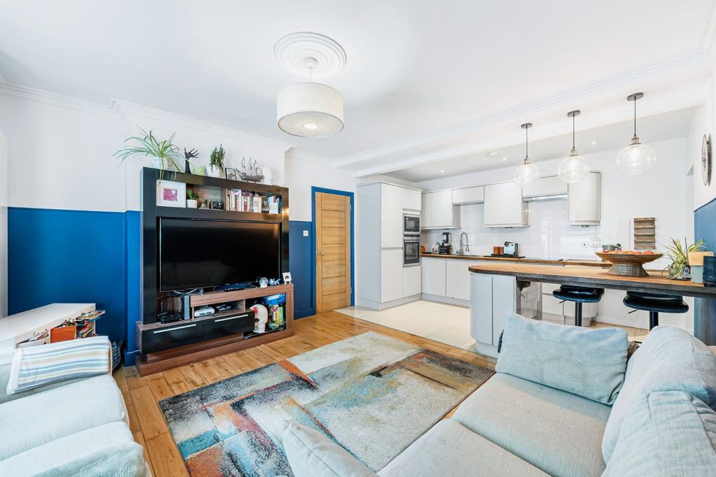 Property photo 1 of 11 60B Wellesley Road-4.Jpg