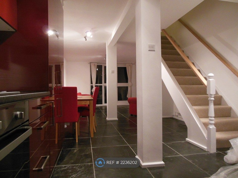 Property photo 1 of 13 Living Room