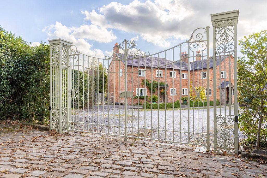 Property photo 2 of 37