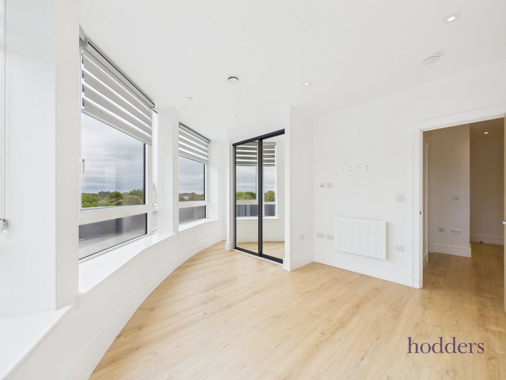 Additional image 10 of 2 bed flat to rentPyrcroft Road, Chertsey, Surrey KT16