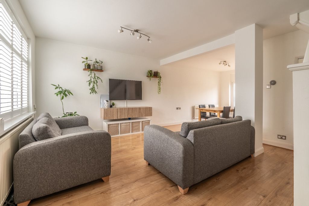 Property photo 3 of 21 4680245