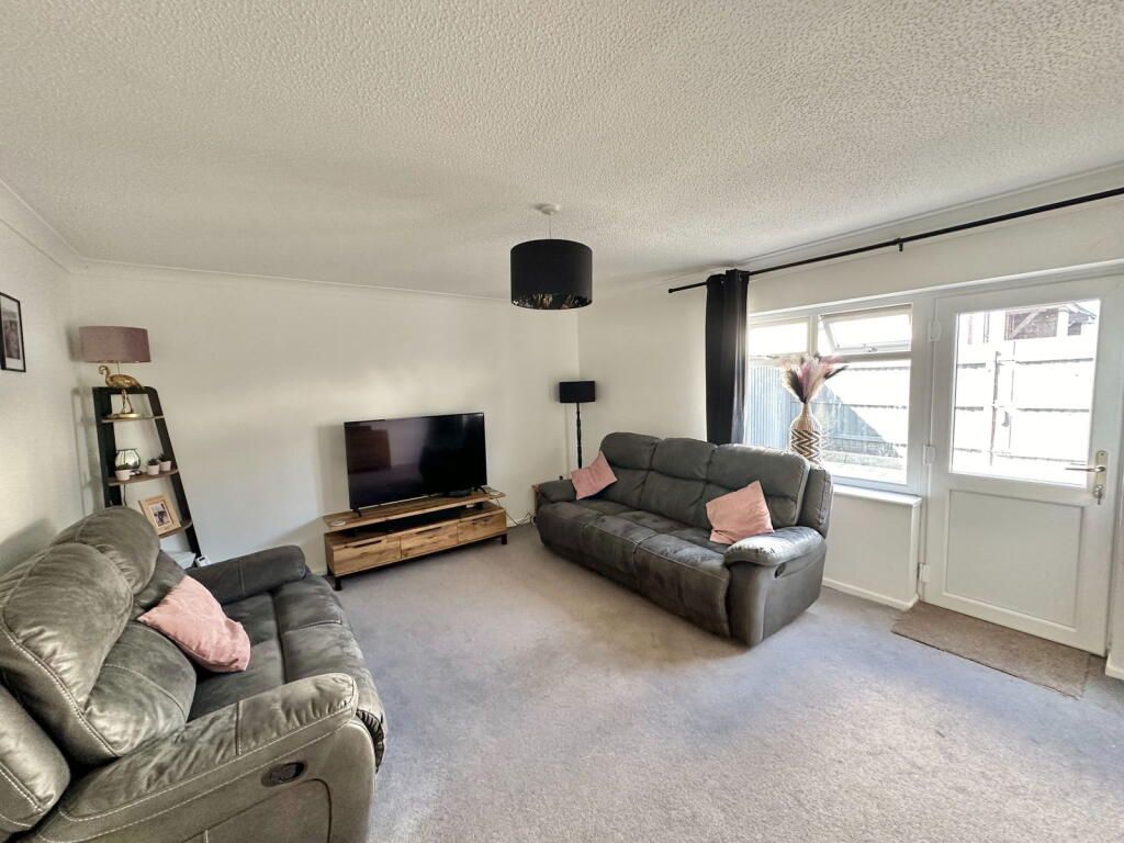 Property photo 3 of 11 Photo 2