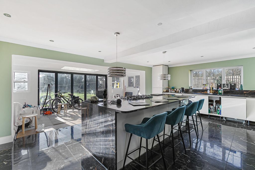 Property photo 3 of 21 Kitchen