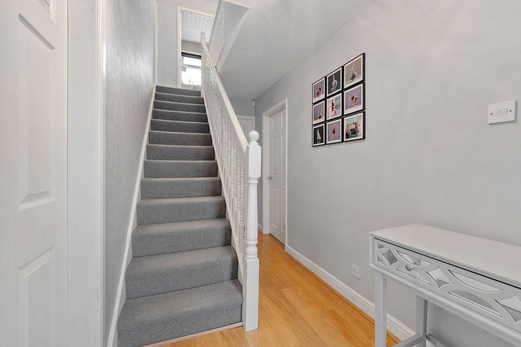 Property photo 3 of 30 Photograph 6