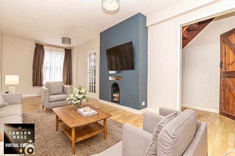 Property photo 2 of 10 .