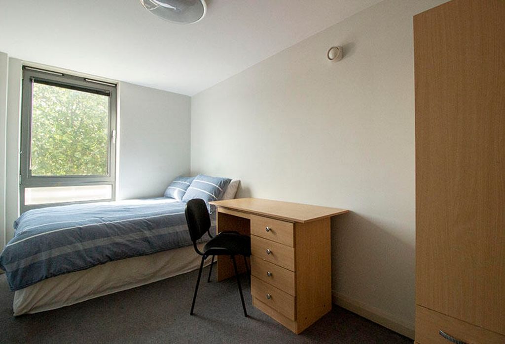 Property photo 3 of 7 This Inviting Double Bedroom Features A Comfortabl...