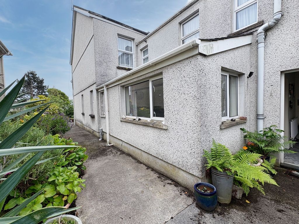 Property photo 2 of 25