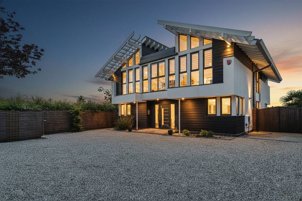 Property photo 1 of 36